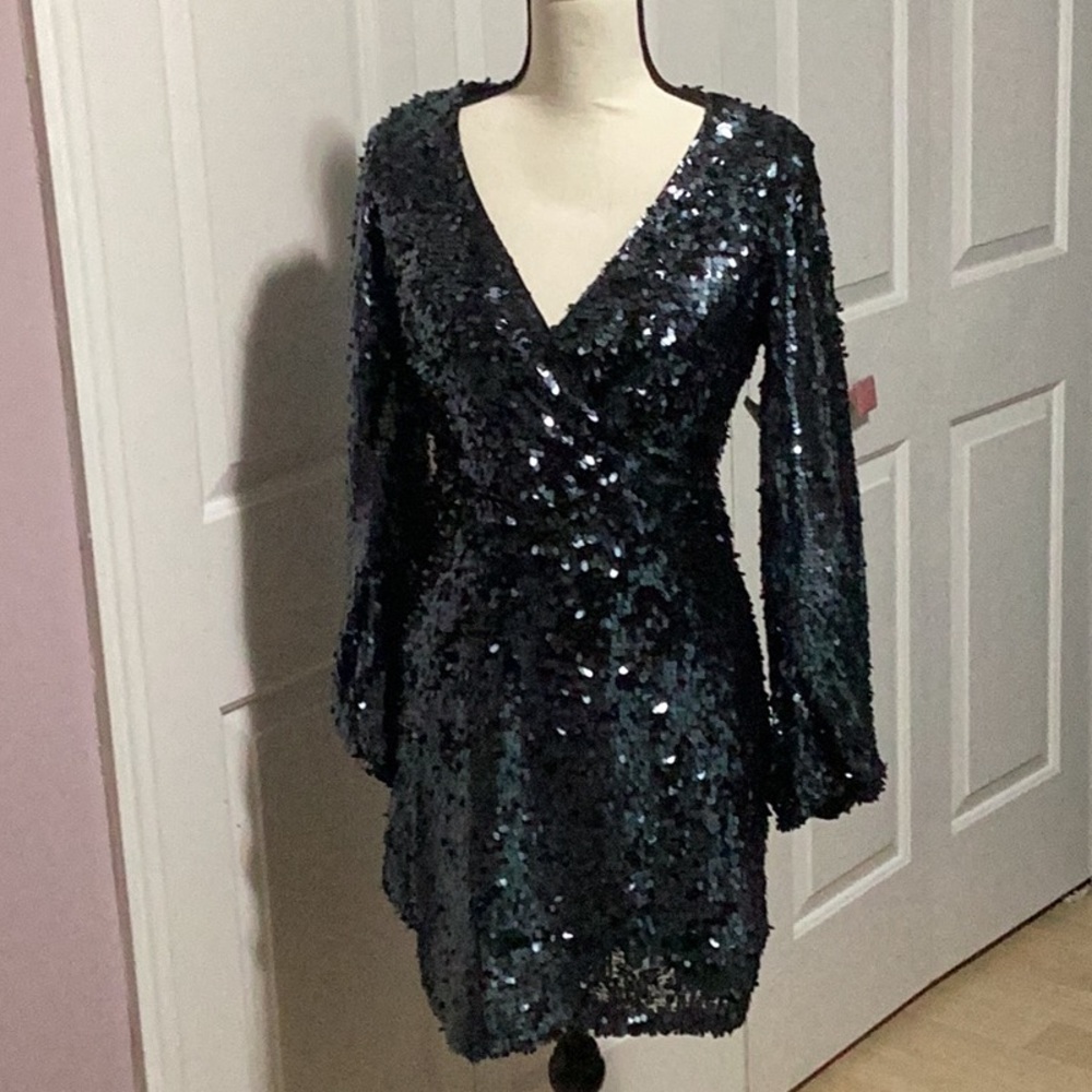 French Connection Green Sequin Sheath Dress V-Neck Bishop Sleeve